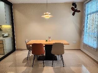 Nr. Permas- Muji/Staycation (4BR4B)12 pax #Cowidea Vacation rental in Johor