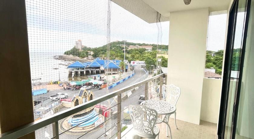 The High one condominium A Apartment in Chon Buri Changwat