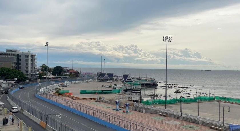 The High one condominium A Apartment in Chon Buri Changwat
