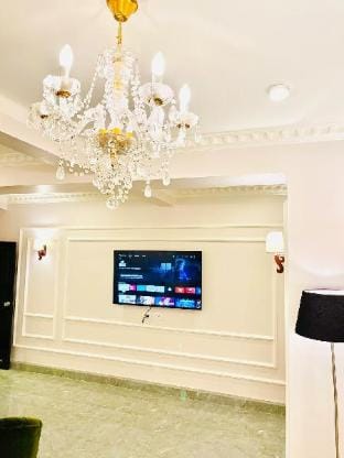 Ballygunge 1000sqft flat main rd Apartment in Kolkata