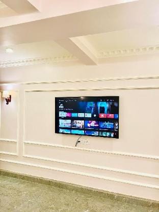 Ballygunge 1000sqft flat main rd Apartment in Kolkata