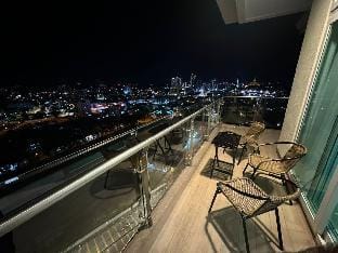 KUCHING  (4PAX) H FLOOR RIVERINE WATERFRONT  Apartment in Kuching