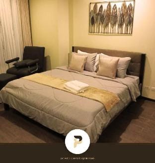 Spacious 1 BR near Solaire & Moa Vacation rental in Pasay
