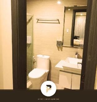 Spacious 1 BR near Solaire & Moa Vacation rental in Pasay