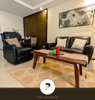 Furnished 1BR with twin beds near Solaire Vacation rental in Pasay
