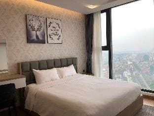 Vinhomes Metropolis 3 BRs Nice View. Apartment in Hanoi