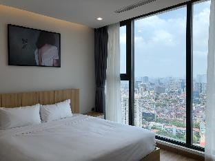 Vinhomes Metropolis 3 BRs Nice View. Apartment in Hanoi