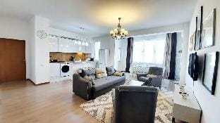 3-комнатная квартира с панорамным видом на горы Apartment in Almaty