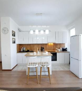3-комнатная квартира с панорамным видом на горы Apartment in Almaty