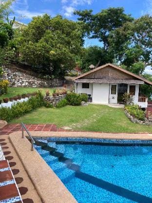 Romantic get away at Tazchuma Studio Apartment in Puerto Galera