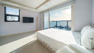Yeosu Wayo Ocean View Pension Bed and Breakfast in South Korea