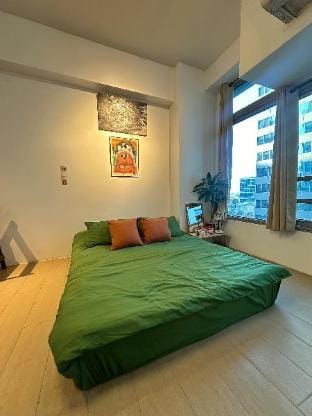 Spacious 100+Mbps Wifi + Free Pool Use in Eastwood Apartment in Pasig