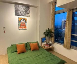 Spacious 100+Mbps Wifi + Free Pool Use in Eastwood Apartment in Pasig