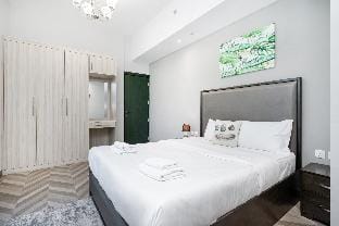 Big Group Stay I Canal view I Close to Dubai Mall Apartment in Dubai