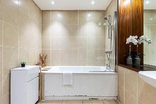Vibrant London Canal Apartment Apartment in Wembley