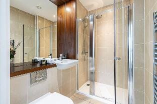 Vibrant London Canal Apartment Apartment in Wembley