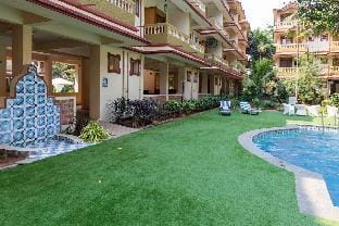 RoomzAway 4205 B: Pool, Wi-Fi, Parking & Kitchen Apartment in Candolim