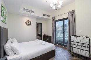 Tranquil stay I Dubai Canal view I Steam and sauna Apartment in Dubai