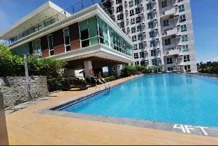 Feels Like Home Condos (Abreeza Place Tower 2) D Apartment in Davao City