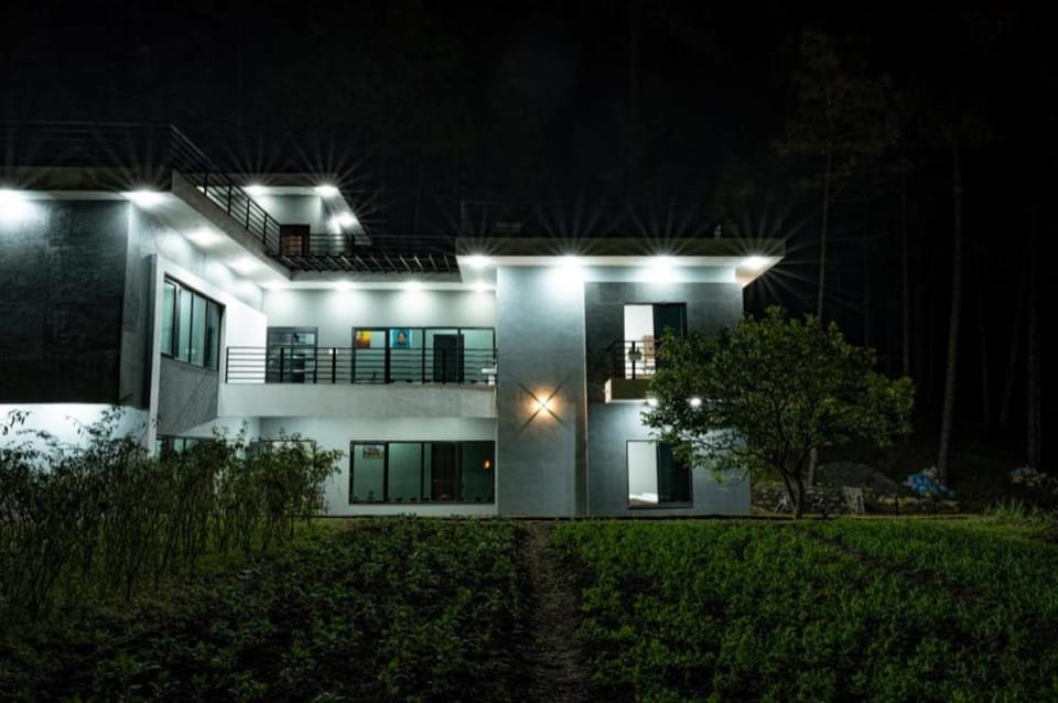Goroomgo Kanwal Hotel and Resort Near Khurpa Tal Nainital Hotel in Uttarakhand