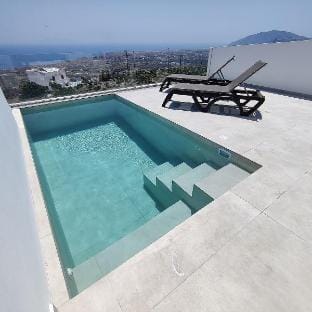 Exclusive pool with sea view H4 Villa in Imerovigli