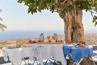 Spili new studio, Jacuzzi with sea view Vacation rental in Santorini