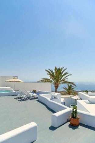 Rousa villa, Jacuzzi with sea view Villa in Santorini