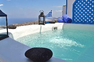 Kalo villa, Jacuzzi, Direct sea view Villa in Santorini