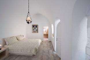 Tholos Arched Villa, Jacuzzi, Sea View Villa in Santorini