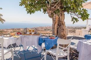 Tholos Arched Villa, Jacuzzi, Sea View Villa in Santorini