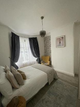 Free parking on a leafy avenue, pretty 4 bed house Vacation rental in London