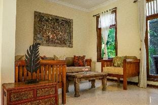 Atres Griya Villa Private 5 Bedroom Villa in Kuta