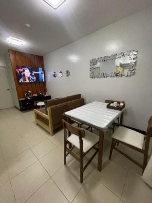 2 Bedrooms Verdon Parc | Samal View with Balcony Vacation rental in Davao City