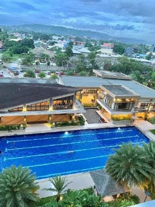 2 Bedrooms Verdon Parc | Samal View with Balcony Vacation rental in Davao City