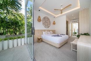 Brand-New Design 4BR Pool Villa Mina, 7min Naiharn Villa in Rawai