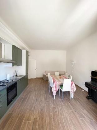 Alba dei Glicini | Comfort in the Pedestrian Heart Apartment in Apulia