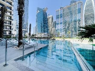 Elegant Escapes - Lavish 1B,Dubai Water Canal View Apartment in Dubai