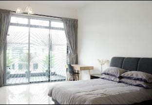 1-12pax Legoland, Bukit Indah, Puteri
Harbour 4BR Vacation rental in Johor Bahru