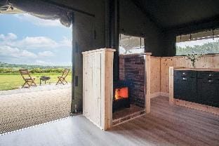 Paviland - Safari Glamping Tent - Llangennith Campground/ 
RV Resort in Wales