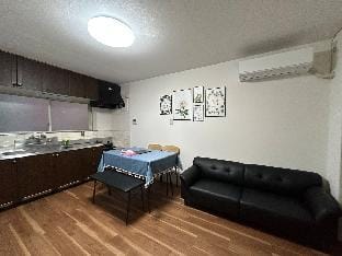 B泊心の舍/独栋民宿毗邻承载大阪历史的大阪城公园，绿桥站2分钟，心斋桥等景点20分钟内涵盖，出行便捷 Vacation rental in Osaka