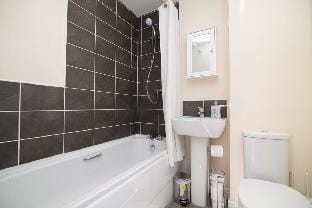 Quiet Two Bedroom House Driveway Parking & Garden Vacation rental in Wolverhampton