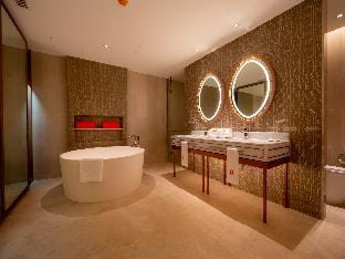 Magical apartments by the lake in the Laguna Apartment in Choeng Thale