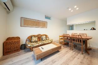 IWA House ②新築一戸建交通便利临近难波、心斋桥、日本桥、免费停车（2个浴室，2个卫生间） Vacation rental in Osaka