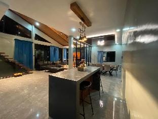 Mennen’s Glass House - Valencia Vacation rental in Northern Mindanao