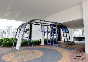 Seaview3BR/Infinitypool/2carpark Apartment in George Town