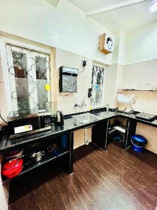 Ballygunge Two Bedroom 1000sqft flat main rd Apartment in Kolkata