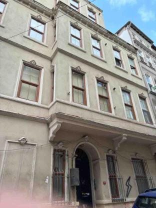 Redecorated Flat With Huge Library 100 mbps Apartment in Istanbul