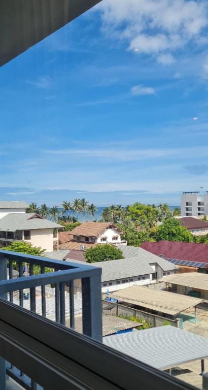 Cosy SeaView Room, High Floor, free Netflix  Apartment in Chon Buri Changwat