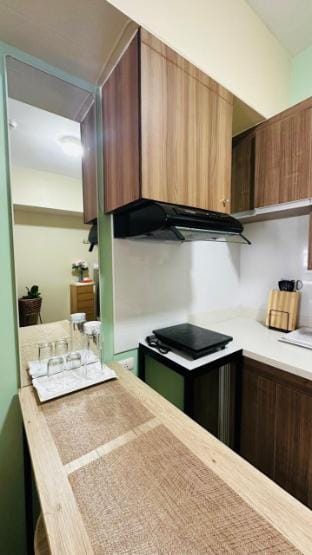 Cebu IT Park Cozy Neutral Condo Apartment in Lapu-Lapu City