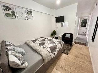 Luxurious 2 Guests studio flat WiFi Free Parking Apartment in Sheffield